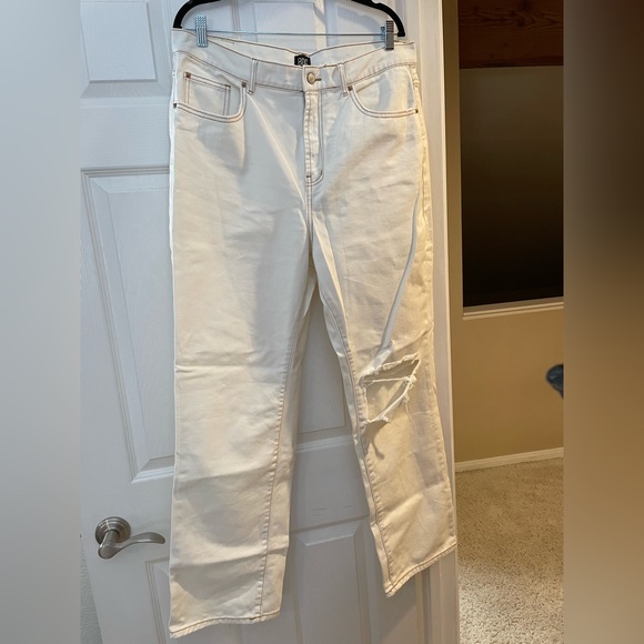 BDG Loose Straight Jean – Destroyed Ivory Denim - Urban Outfitters 33 - Picture 14 of 15